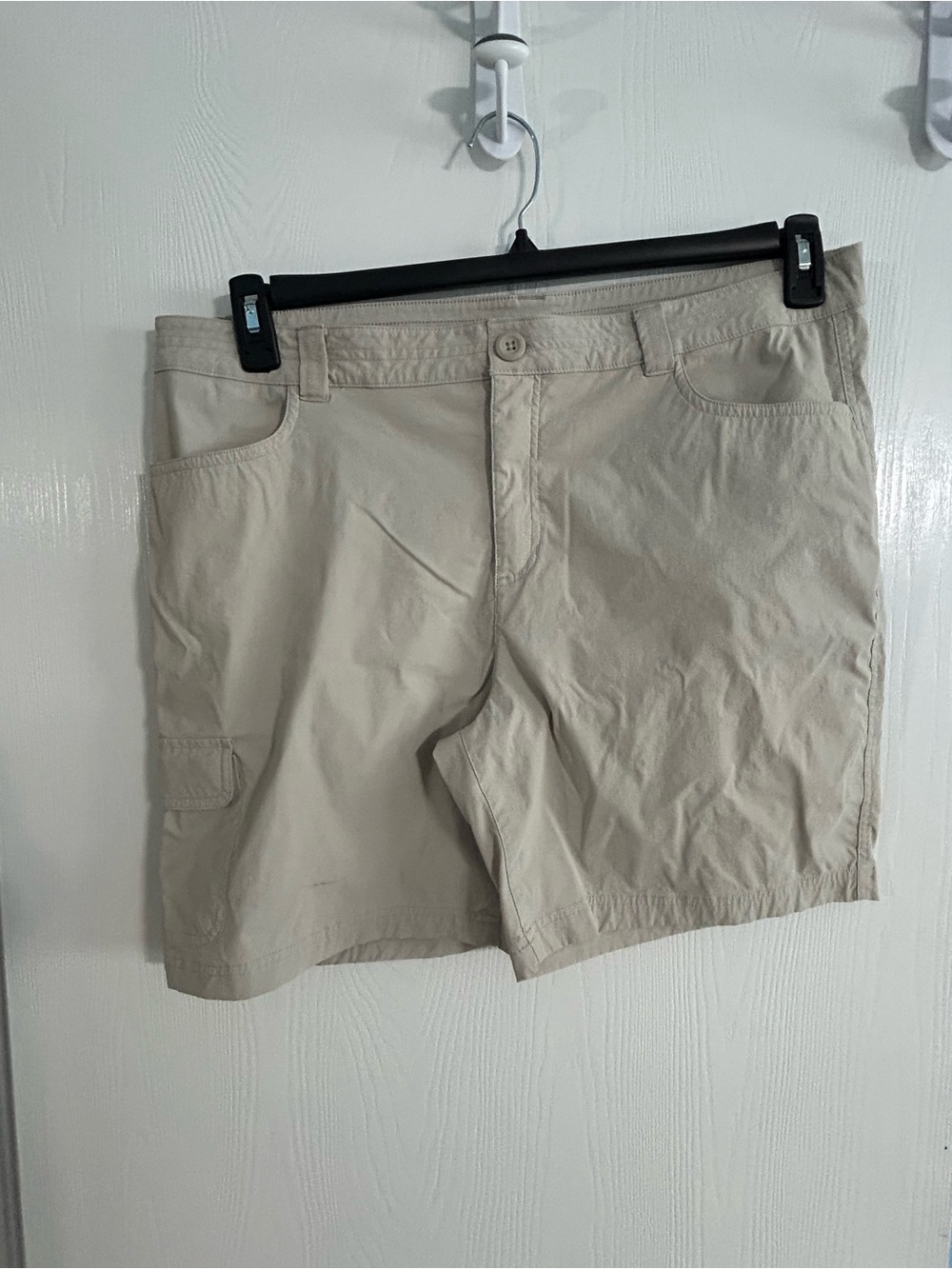 Eddie Bauer  Women’s Casual Beige Cargo Shorts